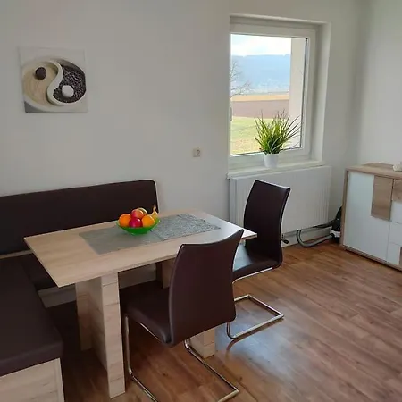 Laendlich Und In Seenaehe Lägenhet Schörfling
